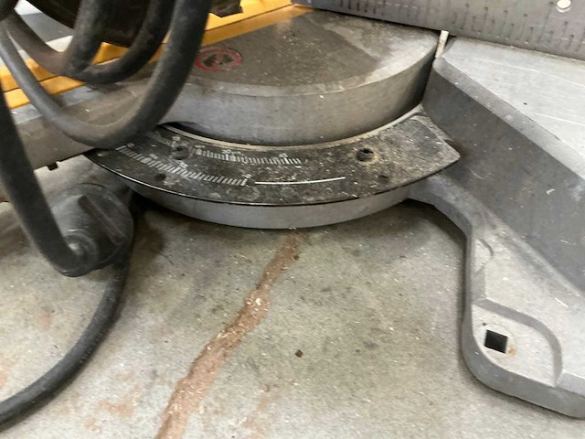 Dewalt dws774- qs afkortcirkelzaagmachine - afbeelding 3 van  4