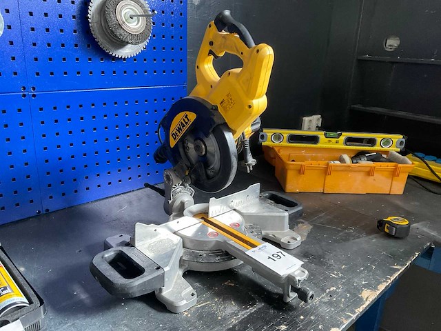 Dewalt dws774-qs afkortcirkelzaagmachine - afbeelding 2 van  4