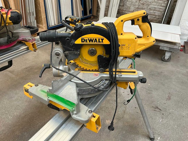 Dewalt dws774-qs afkortzaag op onderstel - afbeelding 2 van  6