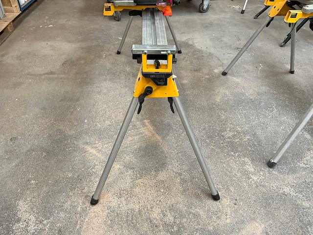 Dewalt dws774-qs afkortzaag op onderstel - afbeelding 5 van  6