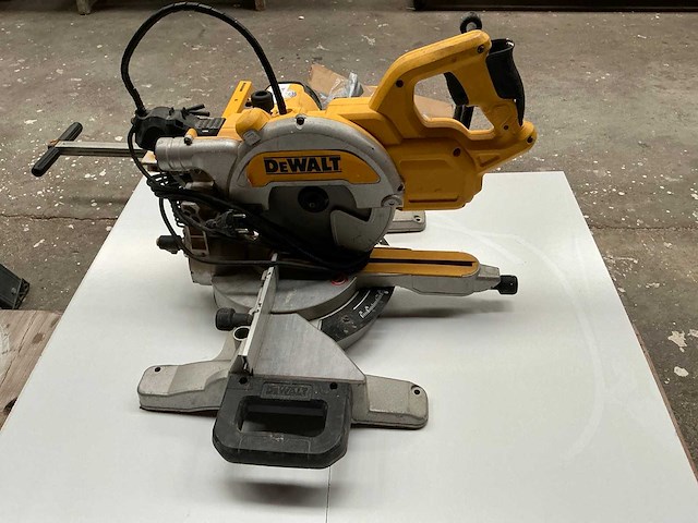 Dewalt dws777-qs afkortzaag - afbeelding 2 van  4