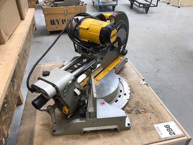 Dewalt dws780 afkort/ verstekzaagmachine - afbeelding 1 van  3