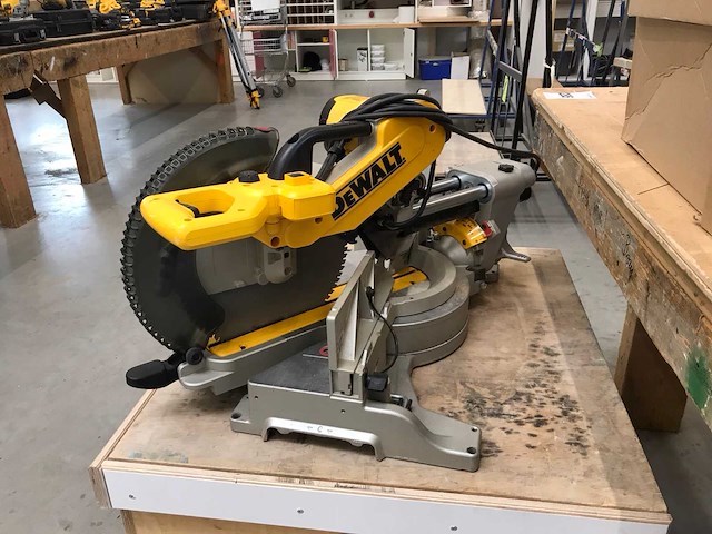 Dewalt dws780 afkort/ verstekzaagmachine - afbeelding 3 van  3