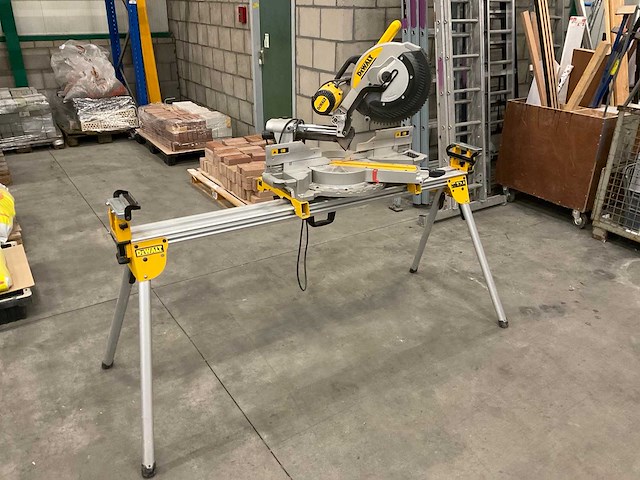 Dewalt dws780 afkort/verstekzaag op statief - afbeelding 1 van  6