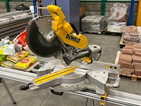 Dewalt dws780 afkort/verstekzaag op statief - afbeelding 3 van  6