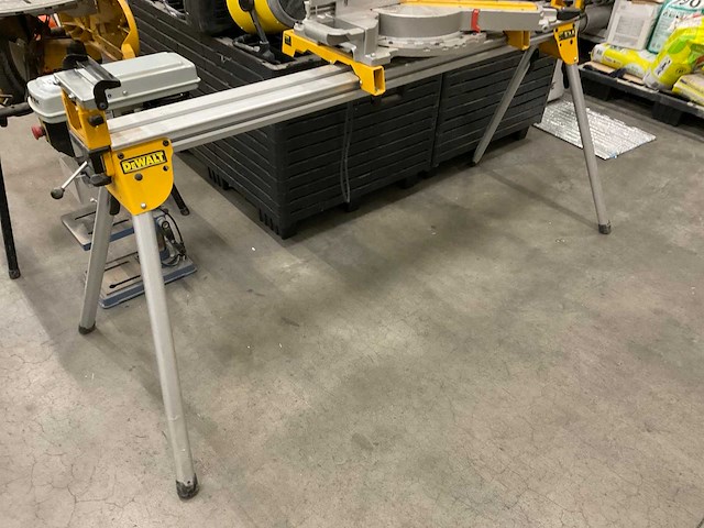 Dewalt dws780 afkort/verstekzaag op statief - afbeelding 5 van  6