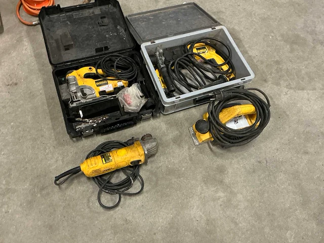 Dewalt elektrisch gereedschap (4x) - afbeelding 1 van  6
