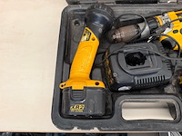 Dewalt elektrisch gereedschap met acculader en bouwradio - afbeelding 4 van  5