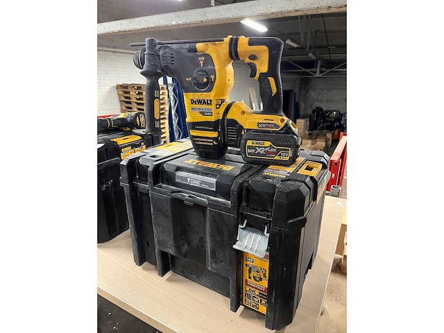 Dewalt gereedschap in koffer (3x) - afbeelding 1 van  5