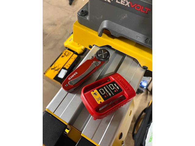 Dewalt gereedschapset met o.a. afkortzaag dhs780, accu’s 54v 9.0ah en snellader - afbeelding 6 van  15