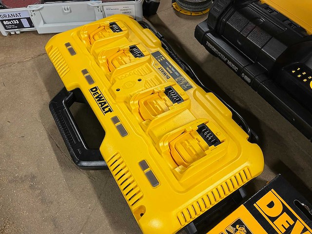 Dewalt gereedschapset met o.a. afkortzaag dhs780, accu’s 54v 9.0ah en snellader - afbeelding 10 van  15