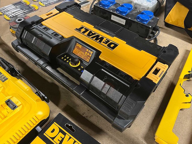 Dewalt gereedschapset met o.a. afkortzaag dhs780, accu’s 54v 9.0ah en snellader - afbeelding 11 van  15