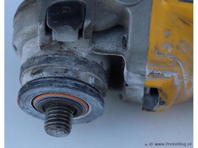 Dewalt haakse slijper d28113 - afbeelding 3 van  5