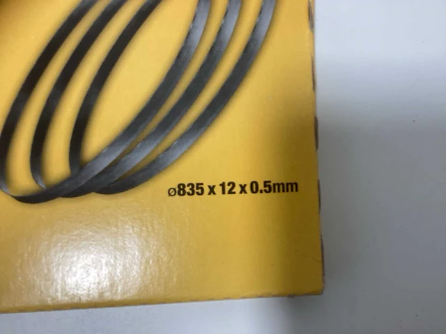 Dewalt lintzaagbladen / bandzaagbladen set - 4-delig (3x band & 1x lint) - afbeelding 3 van  6