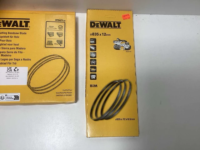 Dewalt lintzaagbladen / bandzaagbladen set - 4-delig (3x band & 1x lint) - afbeelding 9 van  9