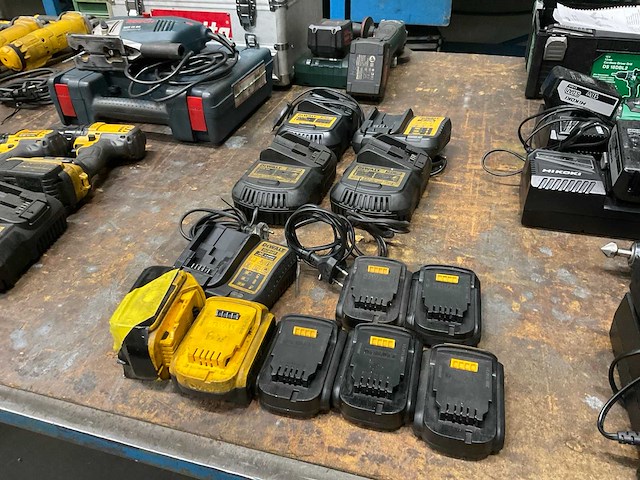Dewalt partij accu's en laders - afbeelding 1 van  6