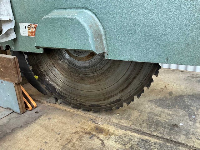 Dewalt radiaalafkortzaagmachine - afbeelding 7 van  10