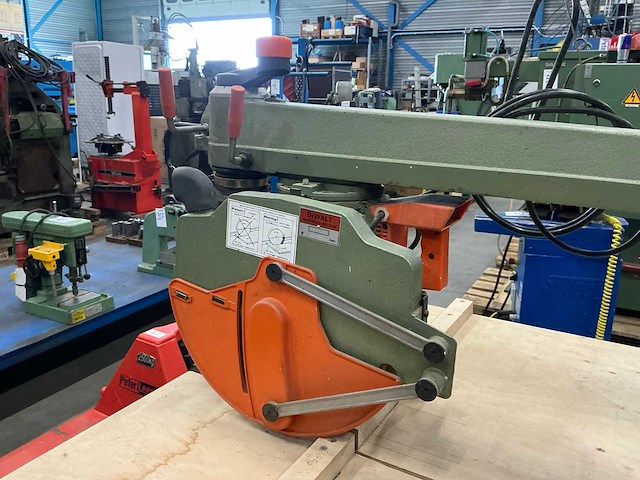 Dewalt radiaalafkortzaagmachine - afbeelding 4 van  6