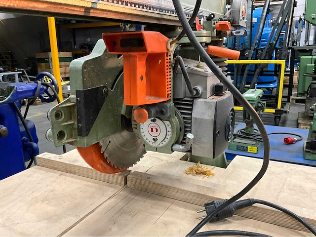 Dewalt radiaalafkortzaagmachine - afbeelding 5 van  6