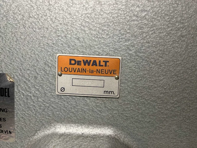 Dewalt radiaalafkortzaagmachine - afbeelding 13 van  13