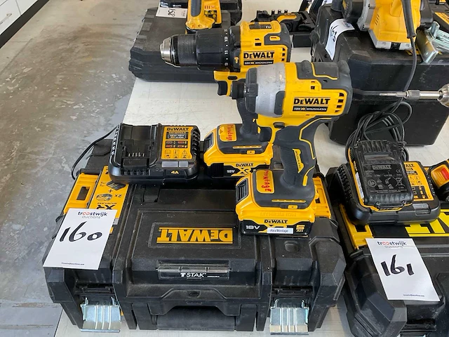 Dewalt slagmoersleutel en schroefboormachine - afbeelding 1 van  1
