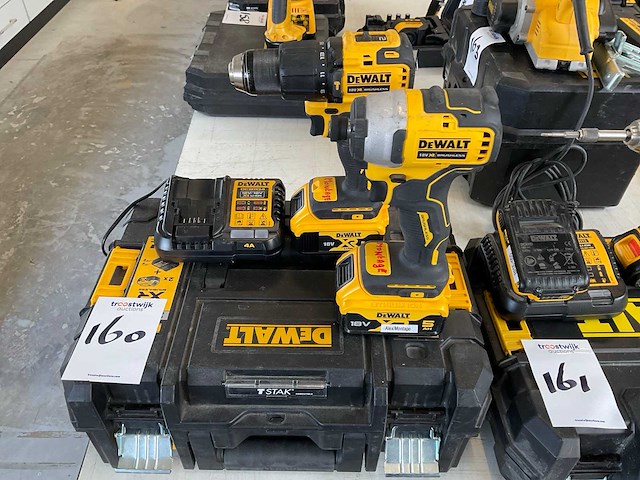 Dewalt slagmoersleutel en schroefboormachine - afbeelding 1 van  1