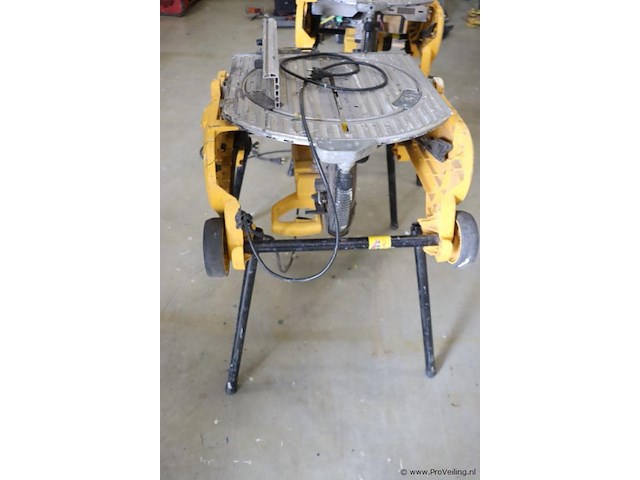 Dewalt tafelzaag d27107-qs - afbeelding 2 van  8