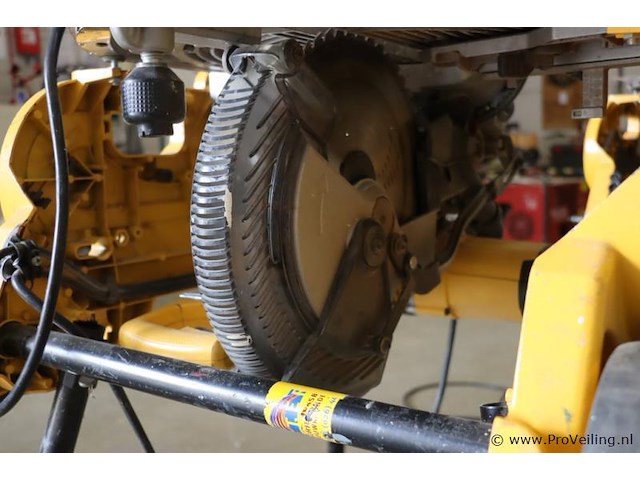 Dewalt tafelzaag d27107-qs - afbeelding 4 van  8