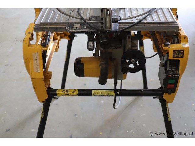 Dewalt tafelzaag d27107-qs - afbeelding 8 van  10