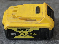 Dewalt xr accu afwerkspijkermachine dcn650 dcn650p2, 18v, type 1 incl. acculader, accu & opbergkoffer - afbeelding 2 van  13