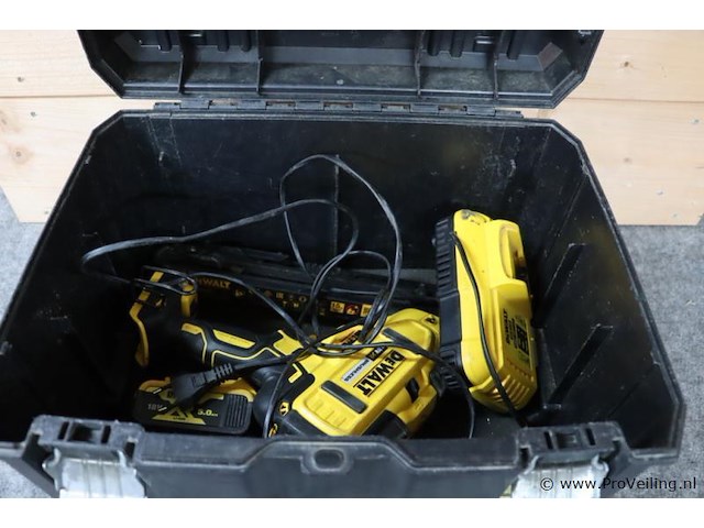 Dewalt xr accu afwerkspijkermachine dcn650 dcn650p2, 18v, type 1 incl. acculader, accu & opbergkoffer - afbeelding 3 van  13