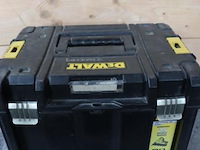 Dewalt xr accu afwerkspijkermachine dcn650 dcn650p2, 18v, type 1 incl. acculader, accu & opbergkoffer - afbeelding 4 van  13