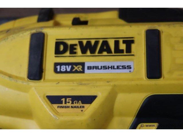 Dewalt xr accu afwerkspijkermachine dcn650 dcn650p2, 18v, type 1 incl. acculader, accu & opbergkoffer - afbeelding 7 van  13