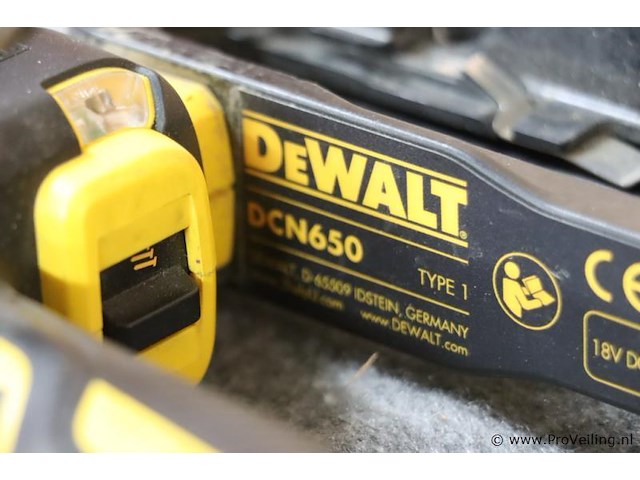 Dewalt xr accu afwerkspijkermachine dcn650 dcn650p2, 18v, type 1 incl. acculader, accu & opbergkoffer - afbeelding 10 van  13