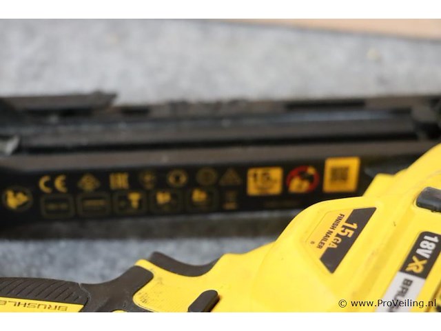 Dewalt xr accu afwerkspijkermachine dcn650 dcn650p2, 18v, type 1 incl. acculader, accu & opbergkoffer - afbeelding 11 van  13