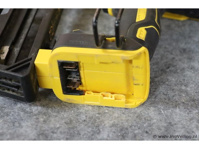 Dewalt xr accu afwerktacker dcn660, 18v, type 1 - afbeelding 7 van  7