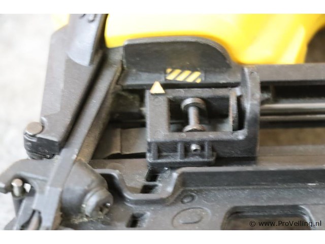Dewalt xr accu afwerktacker dcn662, 18v, type 1 - afbeelding 4 van  6