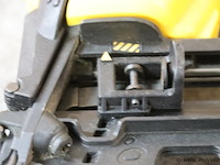 Dewalt xr accu afwerktacker dcn662, 18v, type 1 - afbeelding 4 van  6