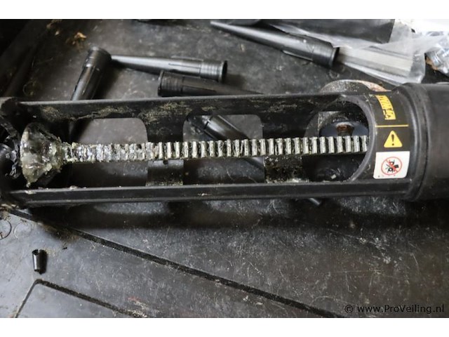 Dewalt xr accu kitspuit dce560, 18v, type 1 incl. opbergkoffer - afbeelding 2 van  8