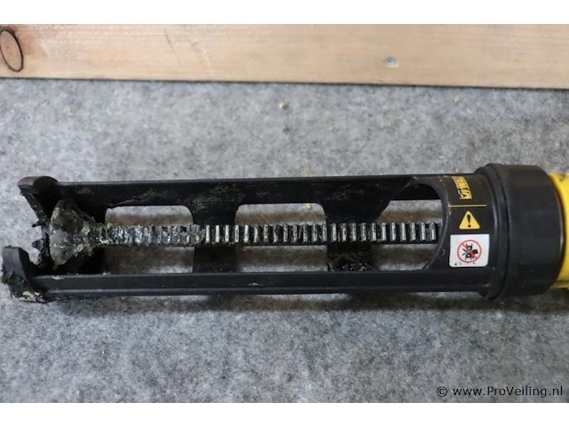 Dewalt xr accu kitspuit dce560, 18v, type 1 incl. opbergkoffer - afbeelding 5 van  8