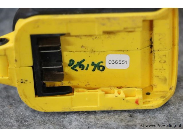 Dewalt xr accu kitspuit dce560, 18v, type 1 incl. opbergkoffer - afbeelding 7 van  8