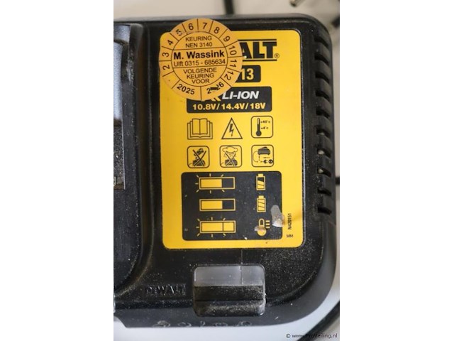 Dewalt xr acculader dcb113 - afbeelding 2 van  3