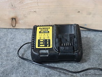 Dewalt xr acculader dcb115 type 2 - afbeelding 1 van  4