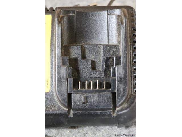 Dewalt xr acculader dcb115 type 2 - afbeelding 3 van  4