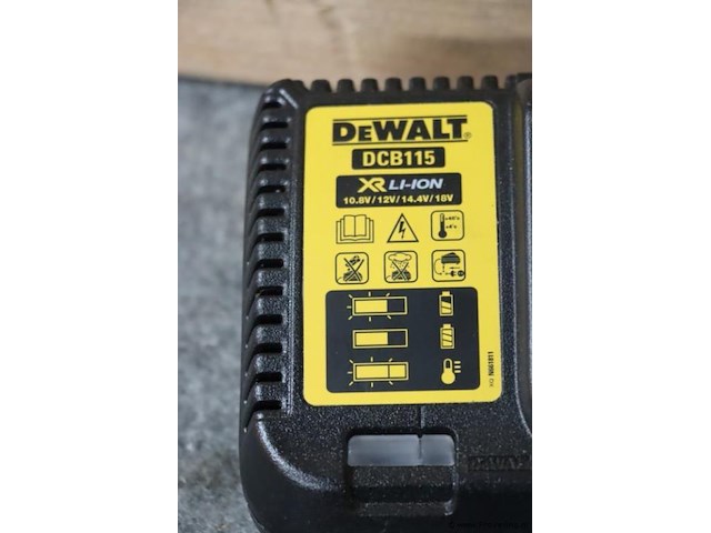 Dewalt xr acculader dcb115 type 2 - afbeelding 2 van  4