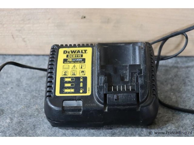 Dewalt xr acculader dcb115 type 2 - afbeelding 1 van  4