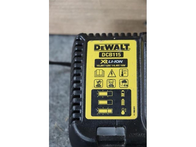 Dewalt xr acculader dcb115 type 2 - afbeelding 2 van  4