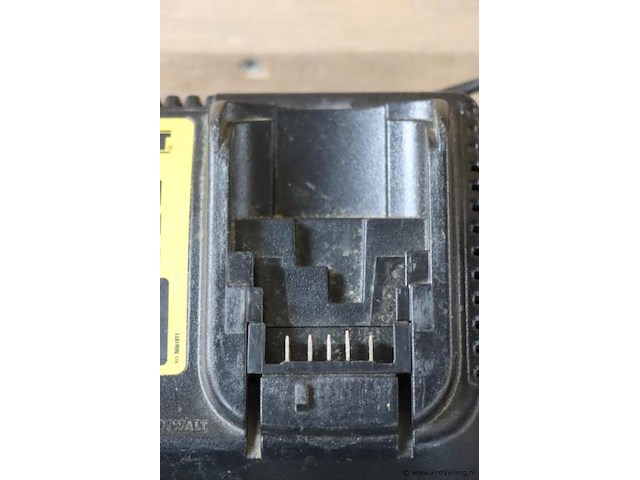 Dewalt xr acculader dcb115 type 2 - afbeelding 3 van  4