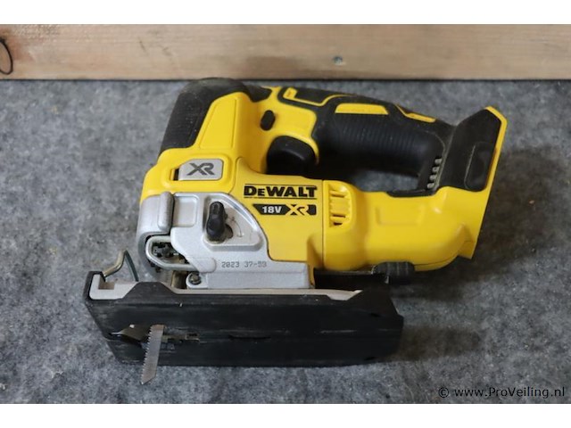 Dewalt xr decoupeerzaag dcs334, 18v incl. opbergkoffer - afbeelding 2 van  9