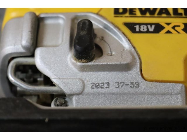 Dewalt xr decoupeerzaag dcs334, 18v incl. opbergkoffer - afbeelding 3 van  9